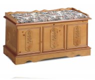 Woodburn Cedar Chest with Pad